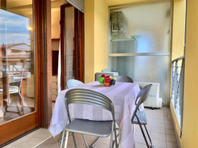 Yellow apt Sirmione